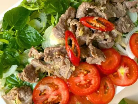 Rau càng cua trộn dầu giấm thịt bò